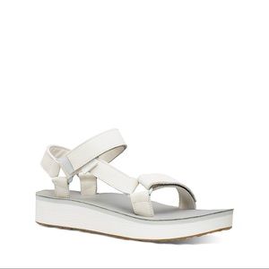 Teva Midform Universal Leather in White/Grey